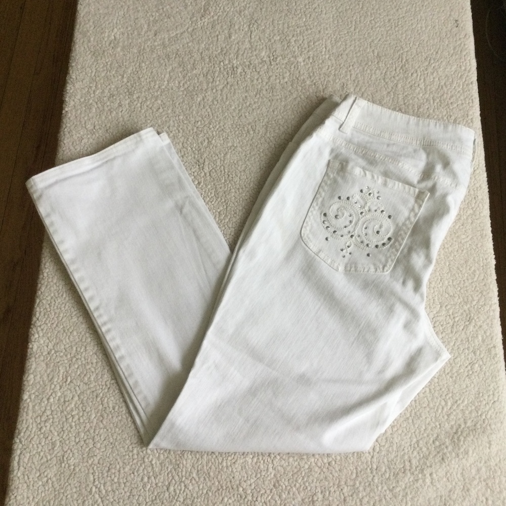 Chico’s White Jeans Bedazzled Embellished Embroidered Pockets - Sz 2 Short
